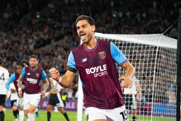 Konstantinos Mavropanos celebration to assisting the leveller during the Carabao Cup Third Round match between West Ham United and Fulham at the The London Stadium in London UK (Elliot Legg Sports Press Photo)  Copyright: x(ElliotxLegg SportsxPressxPhoto)x Sportspressphoto_SPR231823