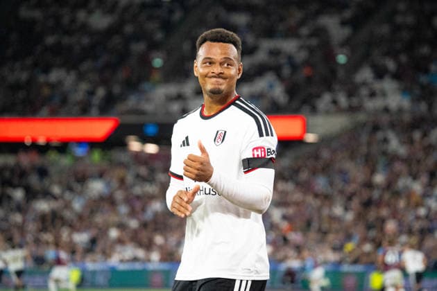 Rodrigo Muniz gesturing to the Fulham fans after being subbed off during the Carabao Cup Third Round match between West Ham United and Fulham at the The London Stadium in London UK (Elliot Legg Sports Press Photo)  Copyright: x(ElliotxLegg SportsxPressxPhoto)x Sportspressphoto_SPR231837