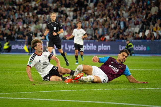 Cesar Palacios missing a sitter during the Carabao Cup Third Round match between West Ham United and Fulham at the The London Stadium in London UK (Elliot Legg Sports Press Photo)  Copyright: x(ElliotxLegg SportsxPressxPhoto)x Sportspressphoto_SPR231845