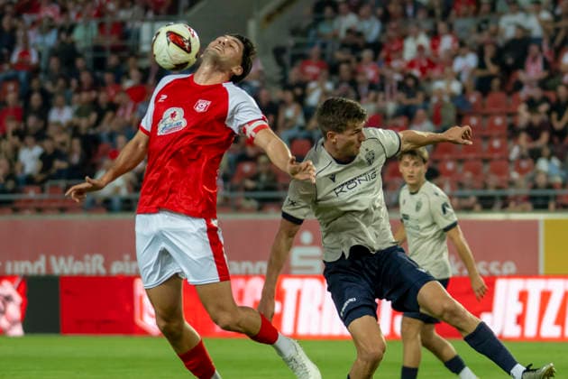 Regionalliga Nordost -Saison 26 27 Hallescher FC vs.FC Carl Zeiss Jena Halle, Deutschland 15.September 2026: Im Bild:v.li.Burim Halili (Halle) und Moritz Fritz (Jena) Halle Saale Leuna Chemie Stadion Sachsen-Anhalt Deutschland