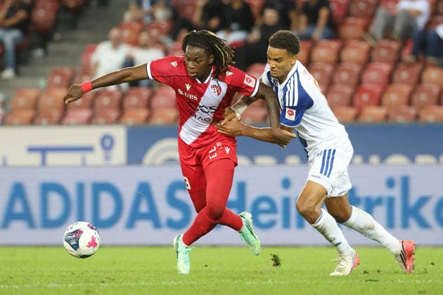 15.09.2026 Zuerich , SCHWEIZ, Stadion Letzigrund Zuerich Fussball Saison 2026 2027 Herren Fussball Super League Grasshopper Club Zuerich - FC Sion Winsley Boteli (li,FC Sion) gegen Yannick Bettkober (GC)