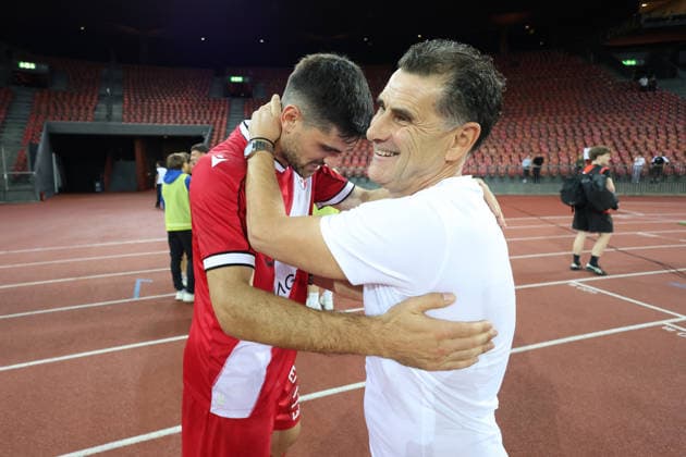 15.09.2026 Zuerich , SCHWEIZ, Stadion Letzigrund Zuerich Fussball Saison 2026 2027 Herren Fussball Super League Grasshopper Club Zuerich - FC Sion Rilind Nivokazi - Trainer Didier Tholot (FC Sion) nach dem Spiel