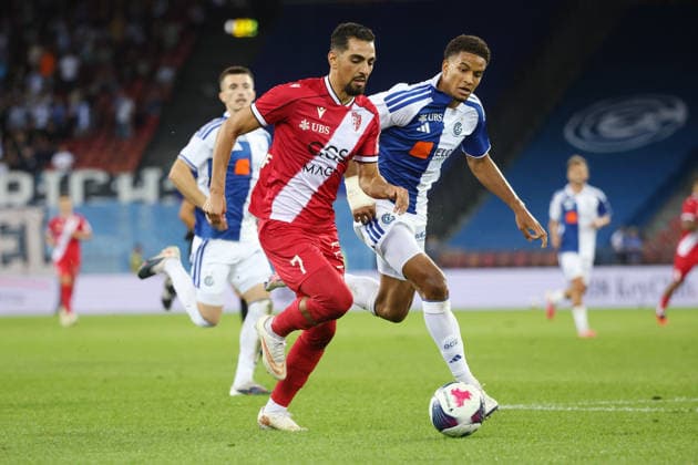 15.09.2026 Zuerich , SCHWEIZ, Stadion Letzigrund Zuerich Fussball Saison 2026 2027 Herren Fussball Super League Grasshopper Club Zuerich - FC Sion Ilyas Chouaref (FC Sion) gegen Yannick Bettkober (GC)