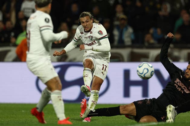 Fluminense s Uruguayan forward Agustin Canobbio (C) shoots to score a goal during the second leg of the CONMEBOL Copa Libertadores quarter-final match between Platense of Argentina and Fluminense of Brazil, at Ciudad de Vicente Lopez Stadium in Buenos Aires, Argentina, on September 15, 2026. Fluminense won by 2-1 and qualify to semifinals. BUENOS AIRES ARGENTINA Copyright: xPHOTOXPHOTOx