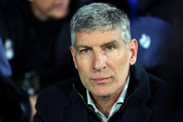 Platense s head coach Martin Palermo gestures on the bench before the second leg of the CONMEBOL Copa Libertadores quarter-final match between Platense of Argentina and Fluminense of Brazil, at Ciudad de Vicente Lopez Stadium in Buenos Aires, Argentina, on September 15, 2026. BUENOS AIRES ARGENTINA Copyright: xPHOTOXPHOTOx