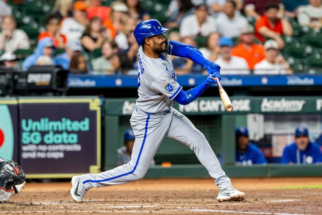 Major League Baseball - Kansas City Royals @ Houston Astros Kansas City Royals third baseman Maikel Garcia (11) takes a swing during the fourth inning of a game against the Houston Astros in Houston, on September 15, 2026. Houston Texas United States  Copyright: xRafaelxLopezx originalFilename:lopez-notitle260915_np3WP.jpg