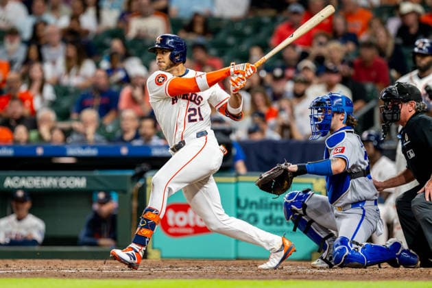 Major League Baseball - Kansas City Royals @ Houston Astros Houston Astros shortstop Jeremy Pena (3) hits the ball for a base hit against the Kansas City Royals in the fifth inning in Houston, on September 15, 2026. Houston Texas United States  Copyright: xRafaelxLopezx originalFilename:lopez-notitle260915_npBAA.jpg