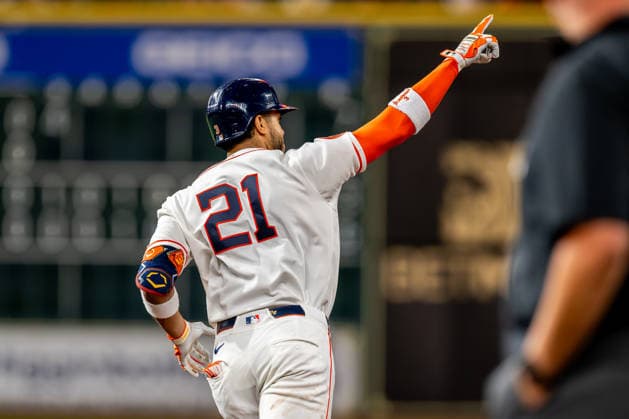 Major League Baseball - Kansas City Royals @ Houston Astros Houston Astros shortstop Jeremy Pena (3) waves in celebration after hitting his second consecutive home run in the third inning against the Kansas City Royals in Houston, on September 15, 2026. Houston Texas United States  Copyright: xRafaelxLopezx originalFilename:lopez-notitle260915_nphZp.jpg