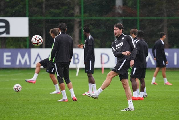 Ahead of Besiktas v Olympique de Marseille - UEFA Europa League ISTANBUL, TURKIYE - SEPTEMBER 16: Dusan Vlahovic of Besiktas takes part in a training session ahead of UEFA Europa League match between Besiktas and Olympique de Marseille in Istanbul, Turkiye on September 16, 2026. Adem Kutucu Anadolu Istanbul Turkey. Editorial use only. Please get in touch for any other usage.  Copyright: x2026xAnadoluxAdemxKutucux
