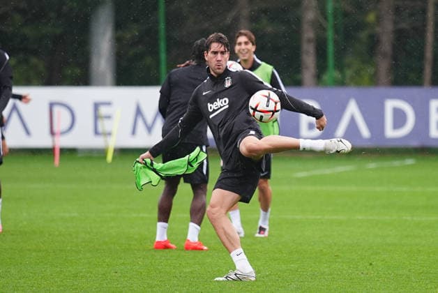 Ahead of Besiktas v Olympique de Marseille - UEFA Europa League ISTANBUL, TURKIYE - SEPTEMBER 16: Dusan Vlahovic of Besiktas takes part in a training session ahead of UEFA Europa League match between Besiktas and Olympique de Marseille in Istanbul, Turkiye on September 16, 2026. Adem Kutucu Anadolu Istanbul Turkey. Editorial use only. Please get in touch for any other usage.  Copyright: x2026xAnadoluxAdemxKutucux