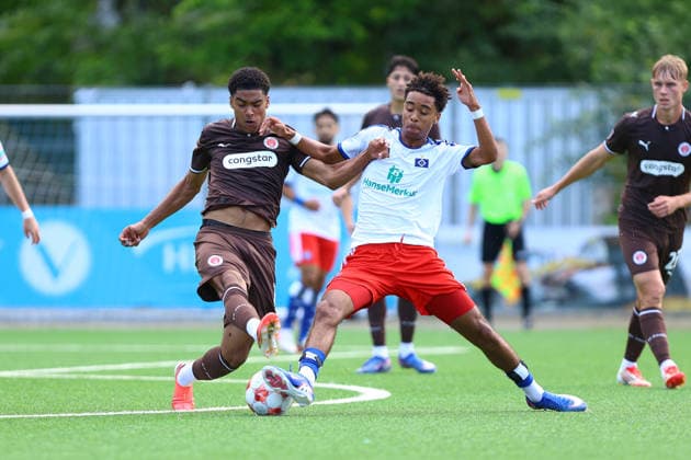 7 Arnaud Astel Riedel (Hamburger SV U21, U 21 , 19 Jack Wardius (FC St. Pauli U23) Fußball I Herren I Regionalliga Nord I Saison 2026-2027 I 9. Spieltag I Hamburger SV U21 - FC St. Pauli U23 I 16.09.2026 I Stadion Hoheluft