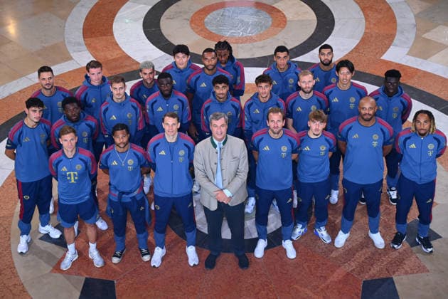Teamfoto,Team,Mannschaft,Mannschaftsfoto mit Markus SOEDER (Ministerpraesident Bayern und CSU Vorsitzender). Markus SOEDER (Ministerpraesident Bayern und CSU Vorsitzender) empfaengt die Meistermannschaften des FC Bayern Muenchen im Kuppelsaal in der Staatskanzlei in Muenchen am 16.09.2026.