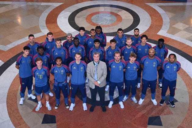 Teamfoto,Team,Mannschaft,Mannschaftsfoto mit Markus SOEDER (Ministerpraesident Bayern und CSU Vorsitzender). Markus SOEDER (Ministerpraesident Bayern und CSU Vorsitzender) empfaengt die Meistermannschaften des FC Bayern Muenchen im Kuppelsaal in der Staatskanzlei in Muenchen am 16.09.2026.