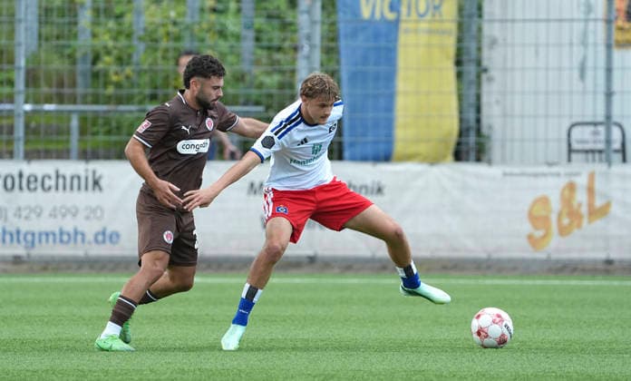 Foto : Louis Pepe LEMKE (HSV) gegen Nikky GOGUADZE ( links , Pauli ) Fussball Regionalliga Nord , 9. Spieltag am Mi. 16.09.2026 HSV II - FC St. Pauli II