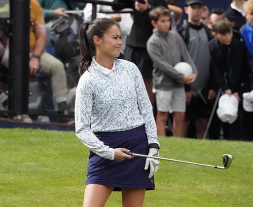 Golf - DP World Tour (European Tour) ˜Rolex Series™ - 2026 BMW PGA, Golf Herren Championship - Celebrity Pro-Am Round - West Course, Wentworth Club - Wednesday 16th September 2026 Sam Quek Ex England Hockey player at the 18th hole 