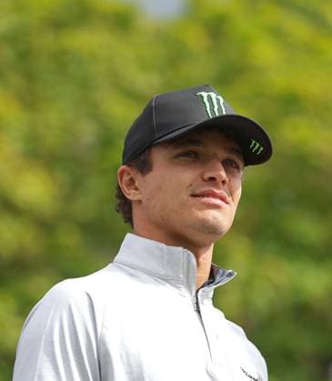 BMW PGA, Golf Herren Championship Pro-Am 2026 SURREY, ENGLAND, SEPTEMBER 16: F1 Driver Lando Norris of Britain racing for Formula One McLaren watches on during The DP World Tour BMW PGA Championship Pro-Am at Wentworth Golf Club, Virginia Water, Surrey, England, on September 16. (Photo by Daniel Weir) Surrey Wentworth Golf Course England Copyright: xDanielxWeir SportsxPressxPhotox Sportspressphoto_SPR232663