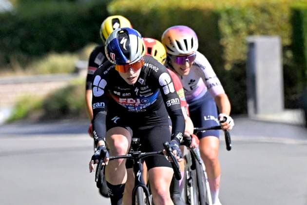 Grand Prix de Wallonie 2026 Cycling Race - Women CITADELLE DE NAMUR, BELGIUM - SEPTEMBER 16 : Dickson Lauren (GBR) of FDJ United - SUEZ during the 66th edition of Grand Prix de Wallonie an UCI ProSeries 1.Pro one day cycling road race for Women Elite of 127,3 km with start in Seraing and finish in Citadelle de Namur on September 16, 2026 in Citadelle de Namur, Belgium, 16 09 2026 ( Motordriver Pieter Van Herzeele - Citadelle de Namur Belgium  Copyright: xSesx