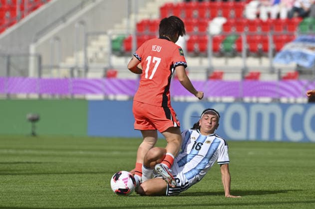 IPA88598251 - Yeju Beom (KOR) and Camila Ochoa (ARG) during the FIFA U-20 Women s World Cup Round of 16 match between Argentina and the Republic of Korea in Sosnowiec, Poland, on September 16, 2026  Copyright: xMichalxDubiel IPAxSportx xx IPA88598251