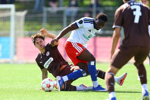 11 Kelvin Oluwasijibomi Ojo (Hamburger SV U21, U 21 , 10 Noah Gumpert (FC St. Pauli U23) Fußball I Herren I Regionalliga Nord I Saison 2026-2027 I 9. Spieltag I Hamburger SV U21 - FC St. Pauli U23 I 16.09.2026 I Stadion Hoheluft