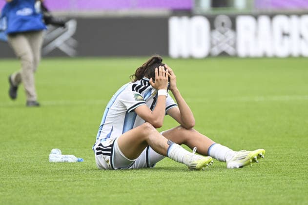 IPA88600291 - Camila Ochoa (ARG) is overcome with despair after losing the match and being eliminated from the tournament following the FIFA U-20 Women s World Cup Round of 16 match between Argentina and the Republic of Korea in Sosnowiec, Poland, on September 16, 2026  Copyright: xMichalxDubiel IPAxSportx xx IPA88600291