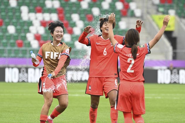 IPA88600283 - The Republic of Korea team celebrates after winning the match and advancing to the next round following the FIFA U-20 Women s World Cup Round of 16 match between Argentina and the Republic of Korea in Sosnowiec, Poland, on September 16, 2026  Copyright: xMichalxDubiel IPAxSportx xx IPA88600283