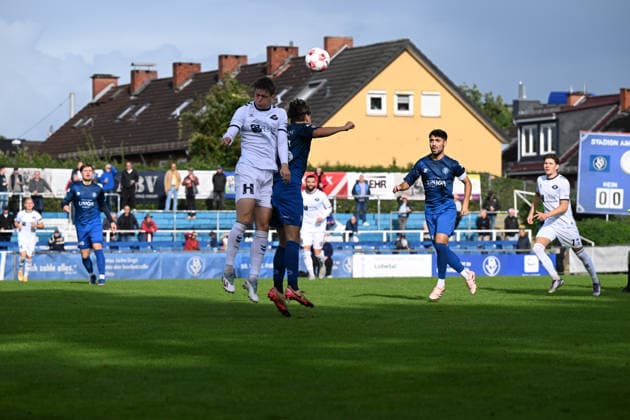 16.09.2026, GER, Fussball, Regionalliga Nord, 9.Spieltag, Saison 2026 2027, Bremen, Stadion am Panzenberg, Bremer SV vs VfB Oldenburg, Dominik KASPER ( VfB Oldenburg 24 ) beim Kopfball Bremen Stadion am Panzenberg Bremen Deutschland Copyright: xnordphotoxGmbHx xRojahnx