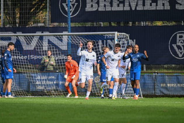 16.09.2026, GER, Fussball, Regionalliga Nord, 9.Spieltag, Saison 2026 2027, Bremen, Stadion am Panzenberg, Bremer SV vs VfB Oldenburg, Tor 0 zu 1 durch Marc SCHRÖDER SCHROEDER ( VfB Oldenburg 20) Bremen Stadion am Panzenberg Bremen Deutschland Copyright: xnordphotoxGmbHx xRojahnx