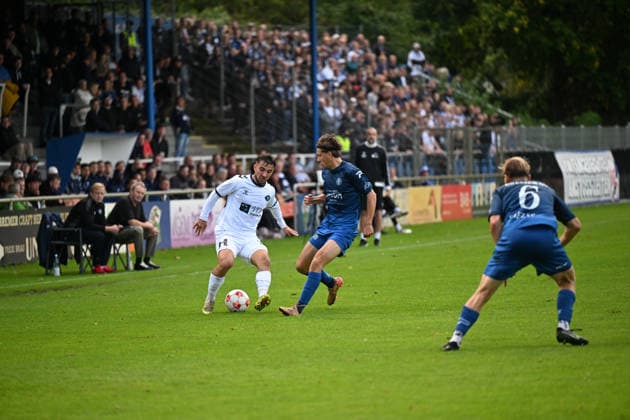 16.09.2026, GER, Fussball, Regionalliga Nord, 9.Spieltag, Saison 2026 2027, Bremen, Stadion am Panzenberg, Bremer SV vs VfB Oldenburg, Louis HAJDINAJ ( VfB Oldenburg 23 ) Bremen Stadion am Panzenberg Bremen Deutschland Copyright: xnordphotoxGmbHx xRojahnx