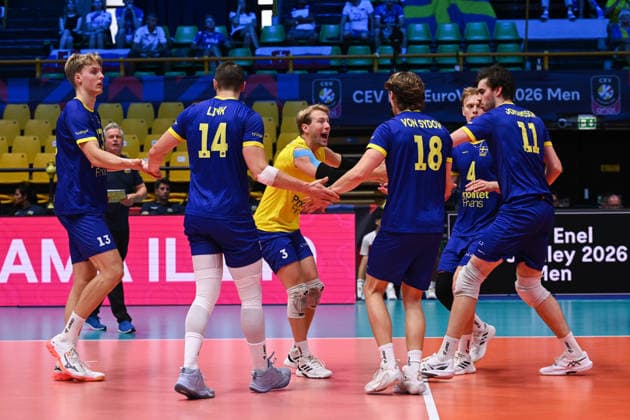 260916 Axel Enlund, Jacob Link, Joel Andersson, Oskar von Sydow, Axel Algulin and Patrik Johansson of Sweden celebrate during the CEV EuroVolley 2026 group stage volleyball match between Sweden and Slovakia on September 16, 2026 in Modena. Photo: Matteo Gribaudi BILDBYRAN COP 18 XY0130 volleyboll volleyball volleyboll-em sverige slovakien cev eurovolley 2026 sweden slovakia bbeng jubel Copyright: MATTEOxGRIBAUDI BB260916BB215