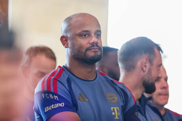 Vincent Kompany (FC Bayern Muenchen, Cheftrainer), GER, Ministerpraesident Dr. Markus Soeder empfaengt die Frauen- und Herrenfussballmanschaft des FC Bayern Muenchen zur Ehrung als Deutsche Meister in der Saison 2025 28, 16.09.2026, GER, Ministerpraesident Dr. Markus Soeder empfaengt die Frauen- und Herrenfussballmanschaft des FC Bayern Muenchen zur Ehrung als Deutsche Meister in der Saison 2025 28, 16.09.2026 Muenchen Copyright: xEibner-Pressefoto JennixMaulx EP_JML