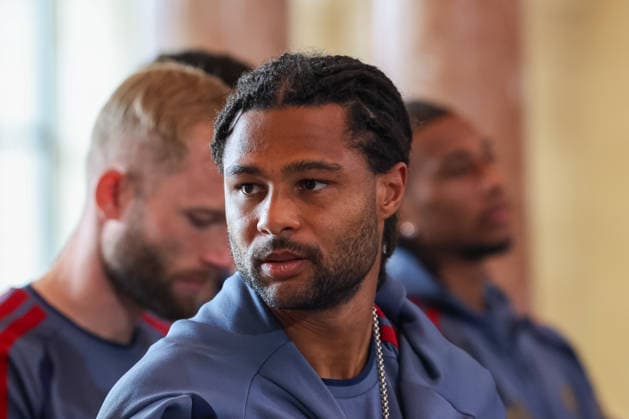 Serge Gnabry (FC Bayern Muenchen, 07), GER, Ministerpraesident Dr. Markus Soeder empfaengt die Frauen- und Herrenfussballmanschaft des FC Bayern Muenchen zur Ehrung als Deutsche Meister in der Saison 2025 28, 16.09.2026, GER, Ministerpraesident Dr. Markus Soeder empfaengt die Frauen- und Herrenfussballmanschaft des FC Bayern Muenchen zur Ehrung als Deutsche Meister in der Saison 2025 28, 16.09.2026 Muenchen Copyright: xEibner-Pressefoto JennixMaulx EP_JML