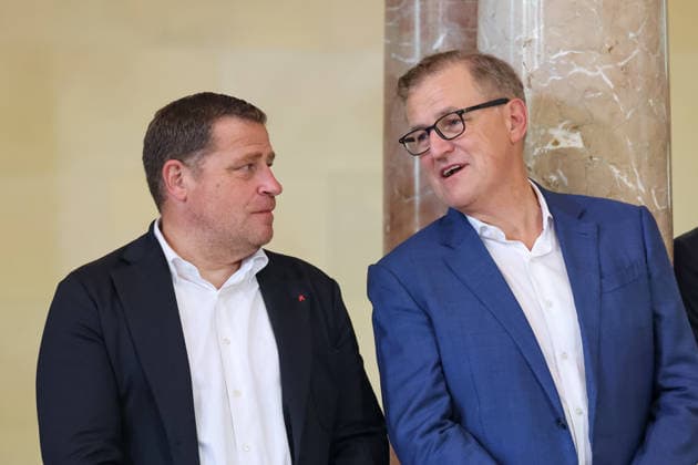 Max Eberl (FC Bayern Muenchen, Sportvorstand) mit Jan-Christian Dreesen (FC Bayern Muenchen, Vorstandsvorsitzender), GER, Ministerpraesident Dr. Markus Soeder empfaengt die Frauen- und Herrenfussballmanschaft des FC Bayern Muenchen zur Ehrung als Deutsche Meister in der Saison 2025 28, 16.09.2026, GER, Ministerpraesident Dr. Markus Soeder empfaengt die Frauen- und Herrenfussballmanschaft des FC Bayern Muenchen zur Ehrung als Deutsche Meister in der Saison 2025 28, 16.09.2026 Muenchen Copyright: xEibner-Pressefoto JennixMaulx EP_JML