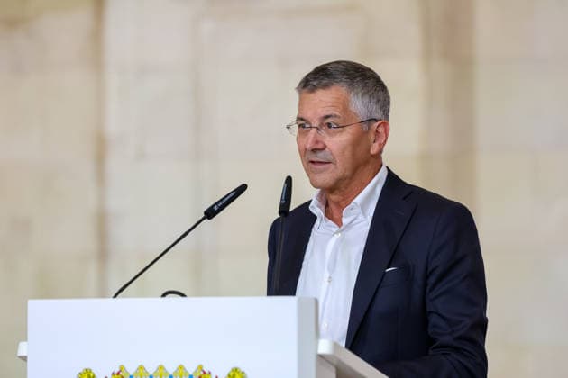 Herbert Hainer (FC Bayern Muenchen, Praesident) haelt eine Rede, GER, Ministerpraesident Dr. Markus Soeder empfaengt die Frauen- und Herrenfussballmanschaft des FC Bayern Muenchen zur Ehrung als Deutsche Meister in der Saison 2025 28, 16.09.2026, GER, Ministerpraesident Dr. Markus Soeder empfaengt die Frauen- und Herrenfussballmanschaft des FC Bayern Muenchen zur Ehrung als Deutsche Meister in der Saison 2025 28, 16.09.2026 Muenchen Copyright: xEibner-Pressefoto JennixMaulx EP_JML