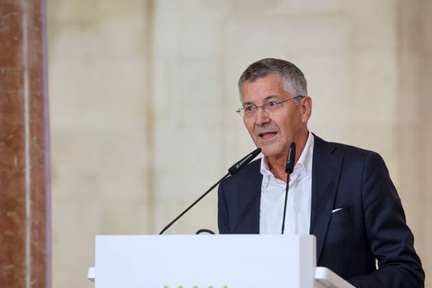 Herbert Hainer (FC Bayern Muenchen, Praesident) haelt eine Rede, GER, Ministerpraesident Dr. Markus Soeder empfaengt die Frauen- und Herrenfussballmanschaft des FC Bayern Muenchen zur Ehrung als Deutsche Meister in der Saison 2025 28, 16.09.2026, GER, Ministerpraesident Dr. Markus Soeder empfaengt die Frauen- und Herrenfussballmanschaft des FC Bayern Muenchen zur Ehrung als Deutsche Meister in der Saison 2025 28, 16.09.2026 Muenchen Copyright: xEibner-Pressefoto JennixMaulx EP_JML