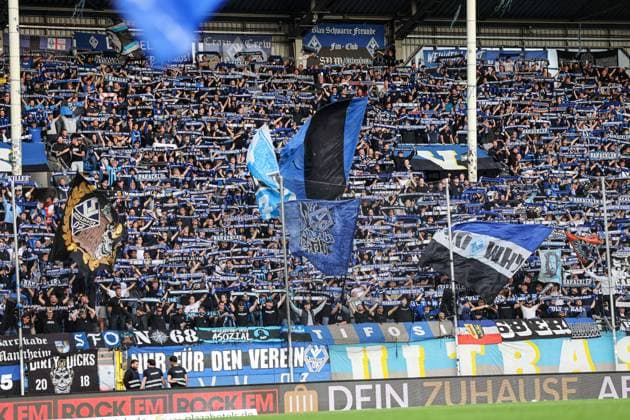 Die Fans des SV Waldhof Mannheim SV Waldhof Mannheim - Rot-Weiss Essen am 16.09.26 in Mannheim, Carl Benz Stadion Foto: Alfio Marino