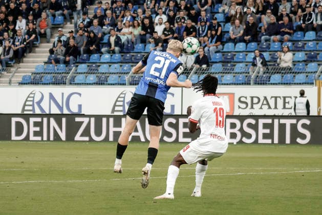 16.09.2026, xhettx, Fussball 3.Liga, SV Waldhof Mannheim - Rot-Weiss Essen v.l. Julian Rieckmann (SV Waldhof Mannheim, 21) per Kopf aufs Tor