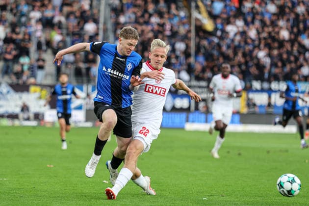 Joey Mueller (SV Waldhof Mannheim, 6) und Janne Sietan (Rot-Weiss Essen, 22) SV Waldhof Mannheim - Rot-Weiss Essen am 16.09.26 in Mannheim, Carl Benz Stadion Foto: Alfio Marino