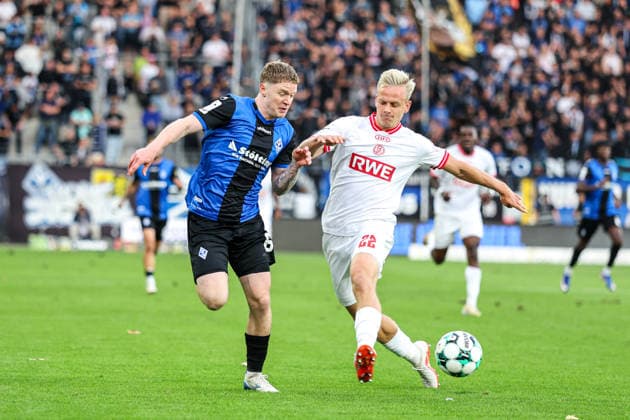 Joey Mueller (SV Waldhof Mannheim, 6) und Janne Sietan (Rot-Weiss Essen, 22) SV Waldhof Mannheim - Rot-Weiss Essen am 16.09.26 in Mannheim, Carl Benz Stadion Foto: Alfio Marino