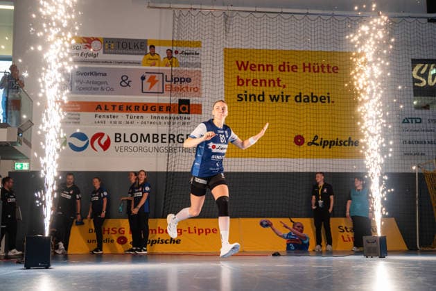 HSG Blomberg-Lippe (GER) vs. BSV Sachsen Zwickau (GER), Handball, 1. Handball Bundesliga Frauen, Spieltag 4, Saison 2026 2027, Blomberg, 16.09.26 Karolina Jurenczyk (HSG Blomberg-Lippe, 81) beim Einlaufen Blomberg Synflex-Arena an der Ulmenallee Deutschland