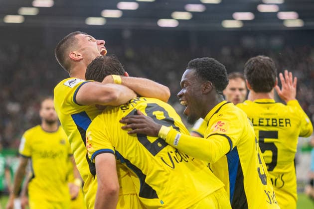 (L-R) Mladen Cvjetinovic (1. FC Saarbruecken, 21), Alexander Staff (1. FC Saarbruecken, 29) (Torschuetze) und Kelsey Owusu (1. FC Saarbruecken, 31) jubeln ueber das Tor zum 0:1 GER, SC Preussen Muenster vs. 1. FC Saarbruecken, Fussball, 3. Liga, 6. Spieltag, Spielzeit 2026 2027, 16.09.2026 DFL Regulations prohibit any use of photographers as image sequences and or quasi-video. GER, SC Preussen Muenster vs. 1. FC Saarbruecken, Fussball, 3. Liga, 6. Spieltag, Spielzeit 2026 2027, 16.09.2026 Muenster Copyright: xEibner-Pressefoto JanxRollingerx EP_JSK