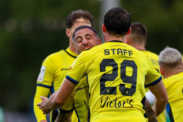 2026.09.16, xkwix, Fußball, 3.Liga, Preußen Muenster - 1. FC Saarbruecken, Preußenstadion, 6.Spieltag, Saison 2026 2027: Calogero Rizzuto (1. FC Saarbruecken 7) jubelt mit Alexander Staff (1. FC Saarbruecken 29) nach Tor zum 0:1 durch DFB regulations prohibit any use of photographs as image sequences and or quasi-video. Photo: xKamilxWilkowskixPressefotoKochx Nordrhein-Westfalen Deutschland