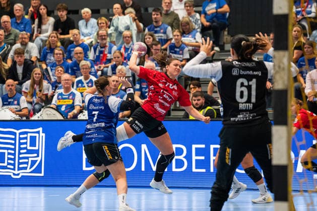 HSG Blomberg-Lippe (GER) vs. BSV Sachsen Zwickau (GER), Handball, 1. Handball Bundesliga Frauen, Spieltag 4, Saison 2026 2027, Blomberg, 16.09.26 Nina Ramusovic (BSV Sachsen Zwickau, 76) im Torwurf gegen Diana Magnusdottir (HSG Blomberg-Lippe, 07) Blomberg Synflex-Arena an der Ulmenallee Deutschland