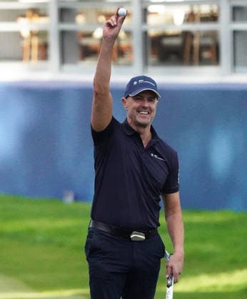 Golf - DP World Tour (European Tour) ˜Rolex Series™ - 2026 BMW PGA, Golf Herren Championship - Celebrity Pro-Am Round - West Course, Wentworth Club - Wednesday 16th September 2026 Paddy McGuinness celebrates a putt on the 18th green 