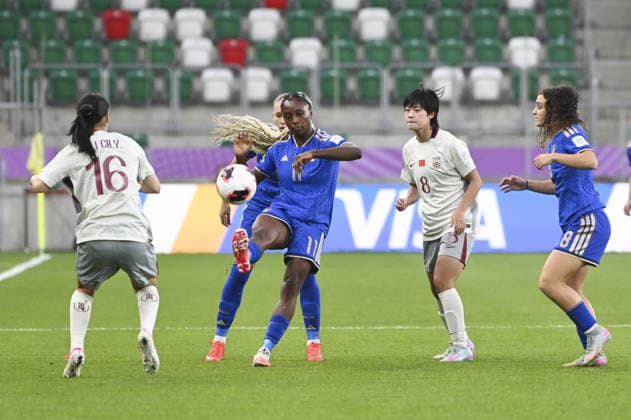IPA88603711 - Karen Appiah (ITA) and Lijuan Song (CHN) during the Round of 16 match of the FIFA U-20 Women s World Cup between Italy and China PR, in Sosnowiec, Poland, on September 16, 2026  Copyright: xMichalxDubiel IPAxSportx xx IPA88603711