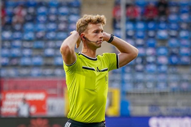 Deutschland: Fussball 3. Liga 2026 - 2027, 6. Spieltag - SV Waldhof Mannheim vs Rot-Weiss Essen - Carl-Benz-Stadion (Mannheim): Schiedsrichter Jarno Wienefeld (Hamburg) Copyright: xJOERANxSTEINSIEKx