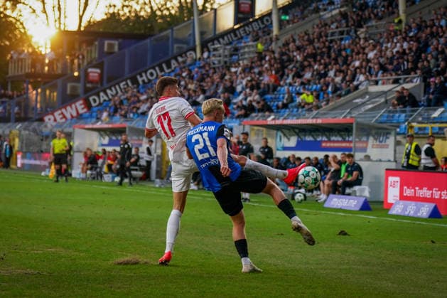 Deutschland: Fussball 3. Liga 2026 - 2027, 6. Spieltag - SV Waldhof Mannheim vs Rot-Weiss Essen - Carl-Benz-Stadion (Mannheim): Semir Telalovic (Rot-Weiss Essen, 17) Julian Rieckmann Copyright: xJOERANxSTEINSIEKx