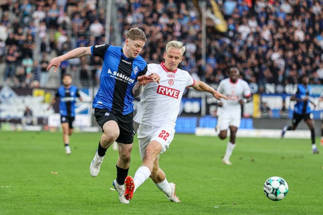 Joey Mueller (SV Waldhof Mannheim, 6) und Janne Sietan (Rot-Weiss Essen, 22) SV Waldhof Mannheim - Rot-Weiss Essen am 16.09.26 in Mannheim, Carl Benz Stadion Foto: Alfio Marino