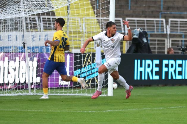 Fußball Regionalliga Nordost: 1. FC Lok Leipzig - BFC Dynamo; 16.09.2026 Torjubel bei Valdemar Sadrifar (7, BFC Dynamo) nach seinem Führungstreffer zum 0:1. Fußball, Regionalliga Nordost, Saison 2026 2027, 9. Spieltag: 1. FC Lok Leipzig vs. BFC Dynamo am 16.09.2026 im Bruno-Plache-Stadion, Leipzig. Copyright: xBEAUTIFULxSPORTS JanxKaeferx