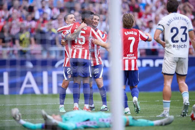 Jonathan David (Atletico de Madrid) celebrates after scoring his team˜s first goal with team mates during the LaLiga EA Sports match between Club AtlÃ tico de Madrid and Club AtlÃ tico Osasuna at Riyadh Air Metropolitano on September 16, 2026 in Madrid, Spain. (Photo by Manu Reino DeFodi Images) -