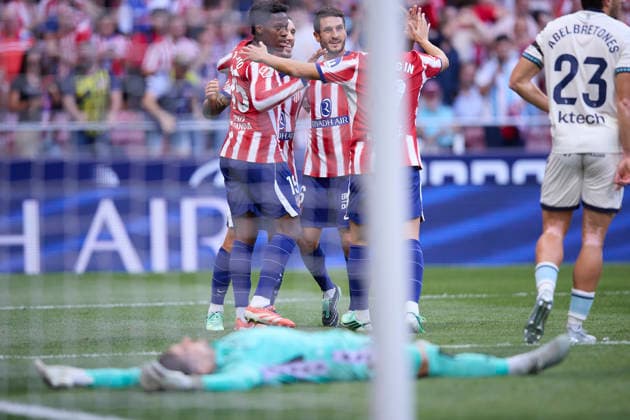 Jonathan David (Atletico de Madrid) celebrates after scoring his team˜s first goal with team mates during the LaLiga EA Sports match between Club AtlÃ tico de Madrid and Club AtlÃ tico Osasuna at Riyadh Air Metropolitano on September 16, 2026 in Madrid, Spain. (Photo by Manu Reino DeFodi Images) -